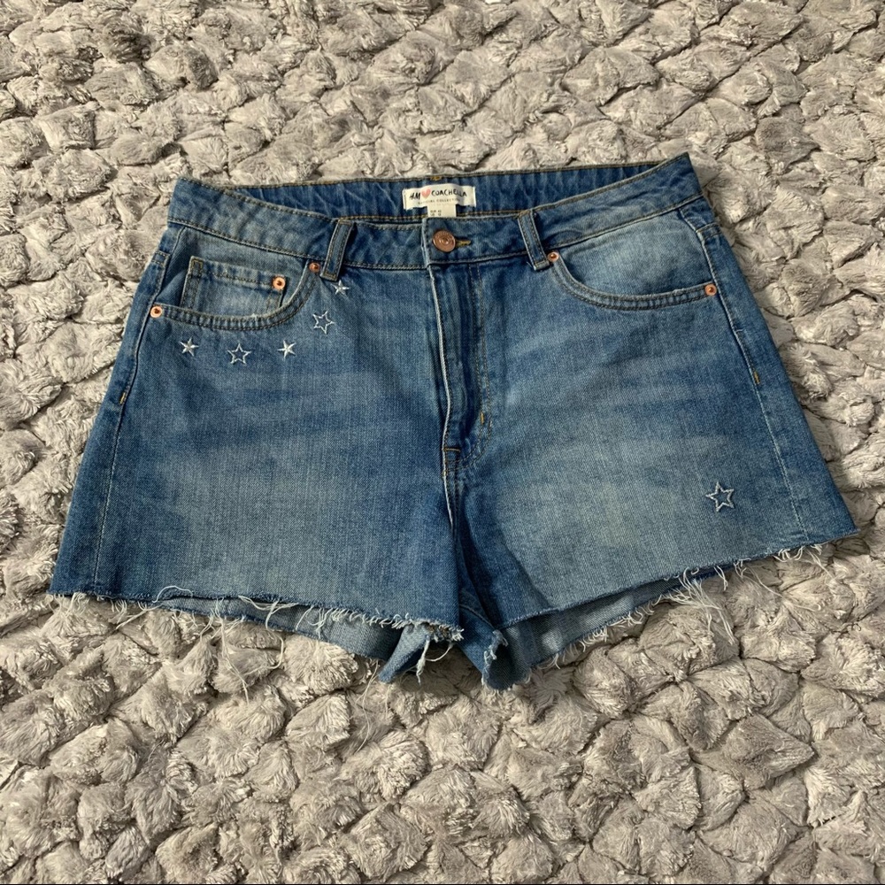 H & M x Coachella Women’s Denim Jean Cutoff Shorts - Picture 1 of 10